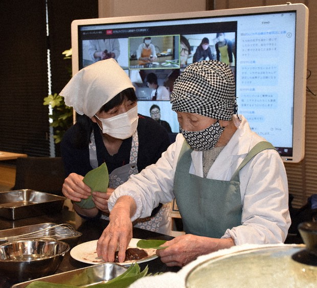 リモートでも 笹餅作り 青森で職人が指導 首都圏からも参加 青森 毎日新聞