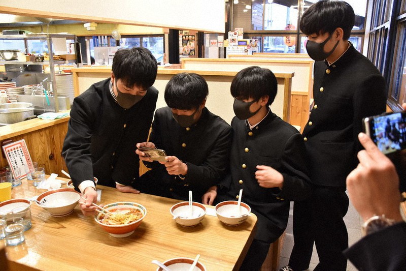 僕らのラーメン食べて きょうから 水戸商生徒が開発 商品化 ゆず塩 ねばトロ納豆 とんこつ 茨城 毎日新聞