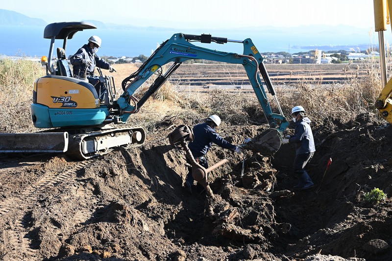 取材拠点「定点」で被災車両掘り起こし 雲仙・普賢岳大火砕流30