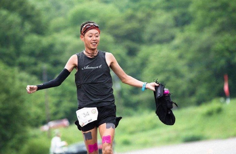 びわ湖毎日マラソンで東京パラリンピック出場につながる好記録を目指す永田務。距離の長いウルトラマラソンやトレイルランニングの有力選手という顔も持つ=2018年、本人提供