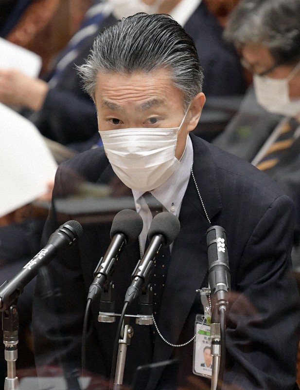 衆院予算委員会で質問に答える総務省の秋本芳徳情報流通行政局長=2021年2月10日、竹内幹撮影