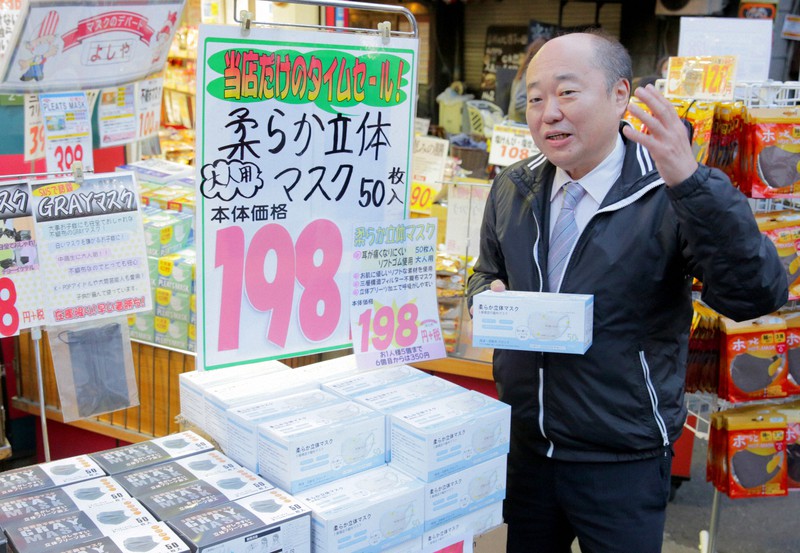 1枚4円マスク大阪に登場 損もあったがくじけない 激安に活路 毎日新聞