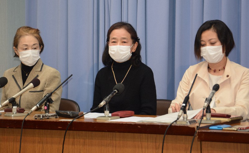 森喜朗会長の発言について思いを語る女性議員ら=大阪府庁で2021年2月10日午後4時0分、石川将来撮影