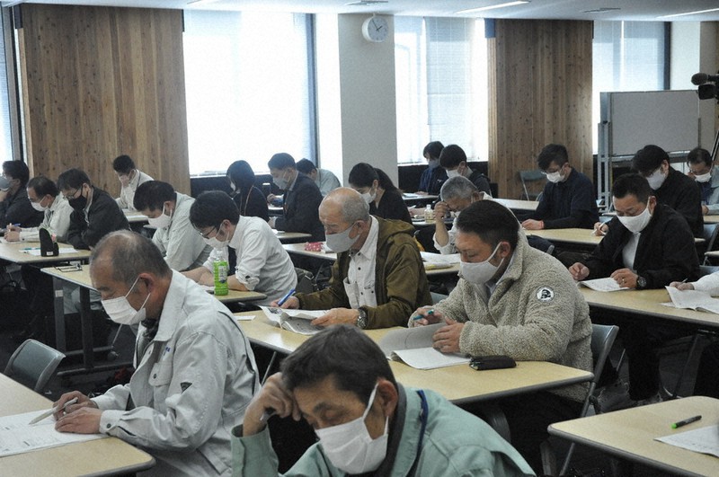 ネズミ対策などについて耳を傾ける参加者
