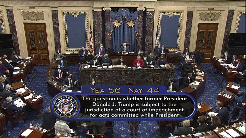 9日、トランプ前米大統領の弾劾裁判の合憲性を認めた上院審議の映像=AP