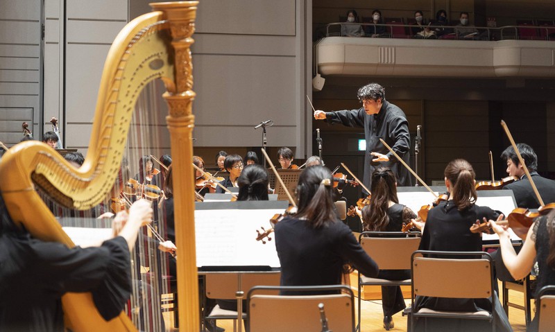 コロナ禍の陰鬱を吹き飛ばすような熱演を繰り広げたアンドレア・バッティストーニと東フィル 撮影=三浦興一/提供=東京フィルハーモニー交響楽団