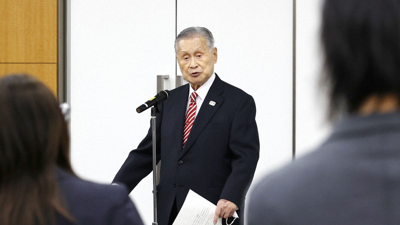 「女性がたくさん入っている理事会は時間がかかる」などの発言について記者会見する森喜朗氏=東京都中央区で2021年2月4日(代表撮影)