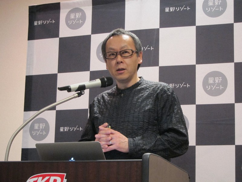 記者会見する星野リゾートの星野佳路代表=大阪市で2017年4月、真野森作撮影