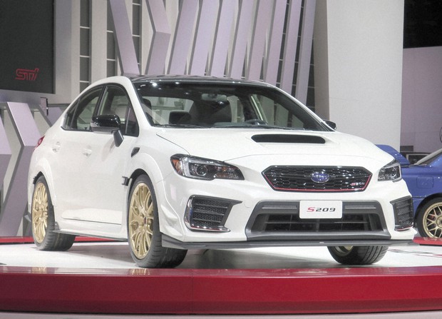 北米国際自動車ショーでSUBARU(スバル)が公開したスポーツカー「STI S209」=米デトロイトで2019年1月14日、中井正裕撮影
