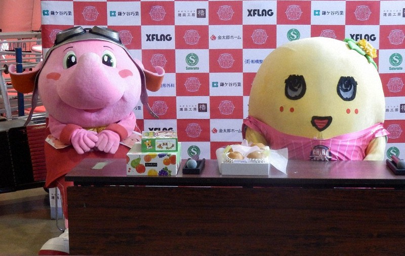 ふなっしー」が千葉ジェッツとプロ契約、セレモニー盛り上げ | 毎日新聞