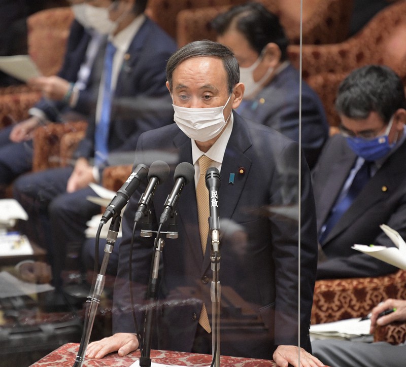 衆院予算委員会で自民党の村井英樹氏の質問に答える菅義偉首相=国会内で2021年2月15日午前9時3分、竹内幹撮影
