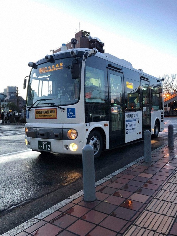 実証実験がスタートした自動運転バス=前橋市内で2021年2月15日、前橋市提供
