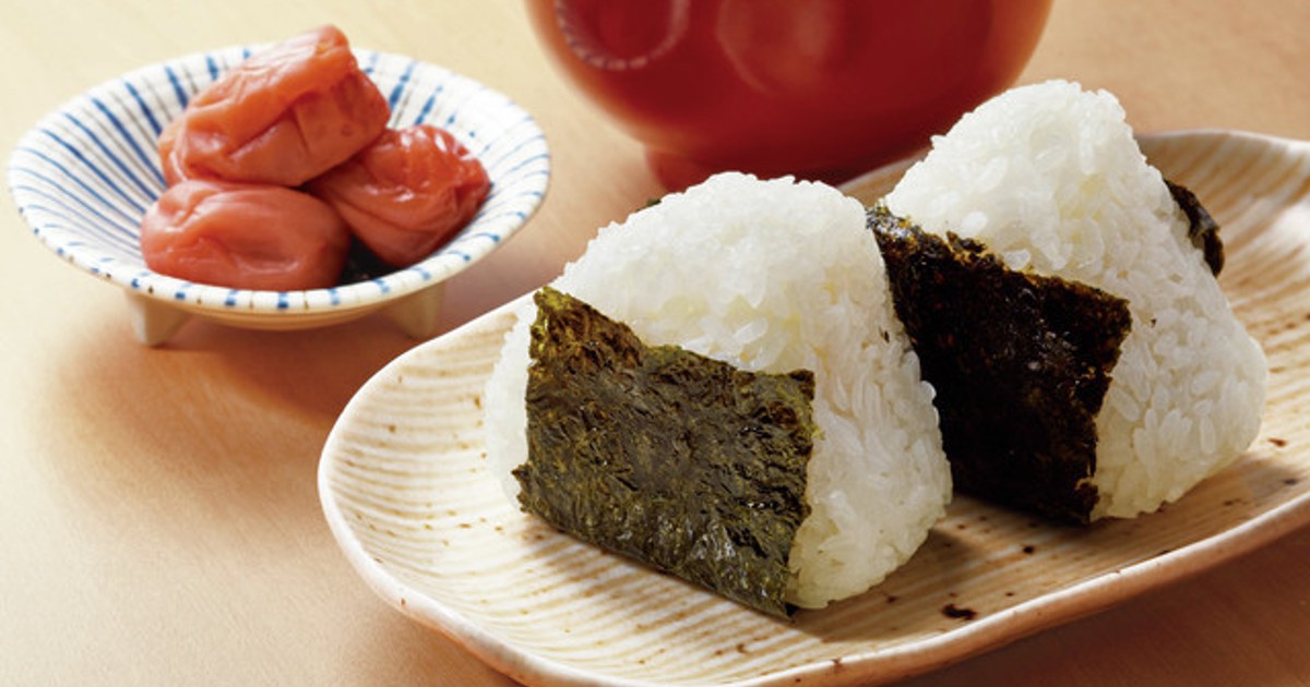 クックパッドニュース どこから食べても具が 手を汚さず 具だくさんおにぎり を握る裏ワザ 毎日新聞