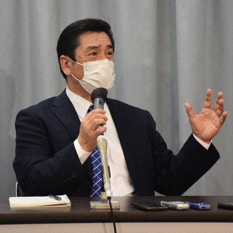 記者会見し、組織的関与を否定する田中孝博事務局長=愛知県庁で2021年2月16日、太田敦子撮影