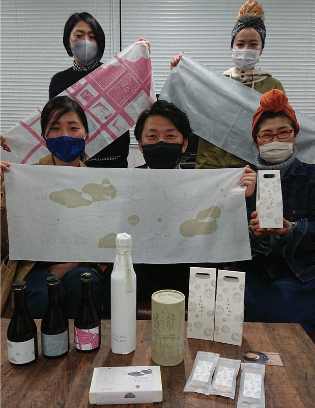 「NINJA WEEK」中に販売される観光まちづくり企画塾の新商品=三重県伊賀市役所で