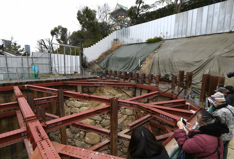 大坂城 豊臣期の大坂城石垣、一般公開始まる 落城時の火災の痕跡も | 毎日新聞