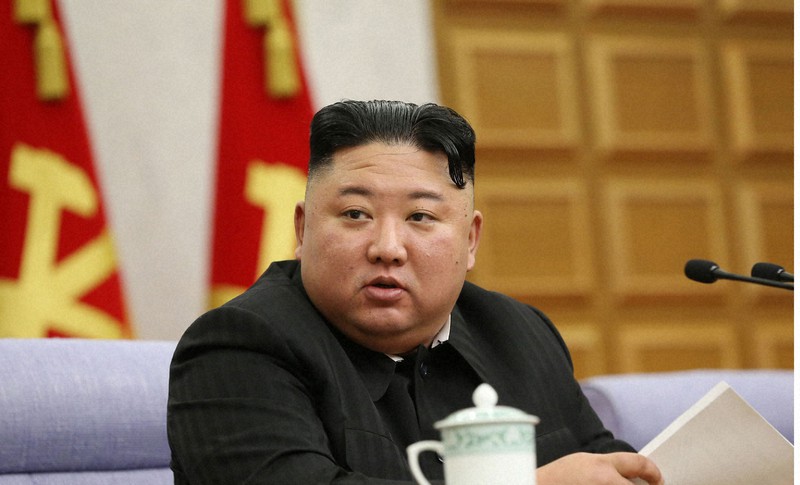 北朝鮮の朝鮮労働党中央委員会第8期第2回総会2日目の会議に出席した金正恩総書記=2021年2月9日(朝鮮中央通信=朝鮮通信)