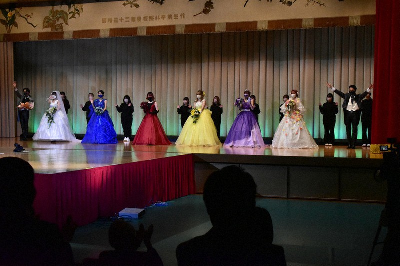 最後の卒業制作ファッションショー 東筑紫短大 学科廃止で 福岡 毎日新聞