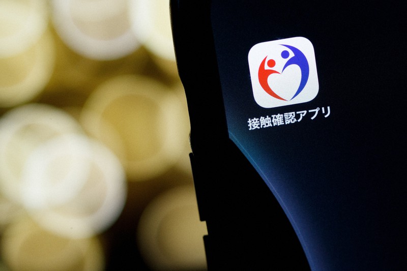 新型コロナウイルスの感染者と濃厚接触した可能性を知らせるスマートフォン向けアプリ「COCOA(ココア)」=吉田航太撮影