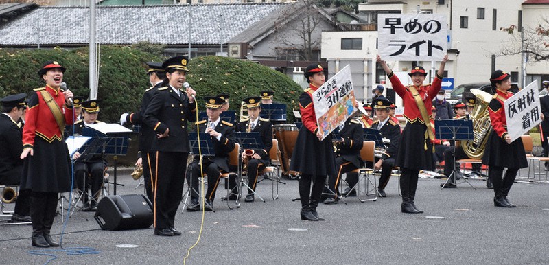 コロナで演奏披露減 交通事故防止 新曲で訴え 埼玉県警音楽隊 毎日新聞