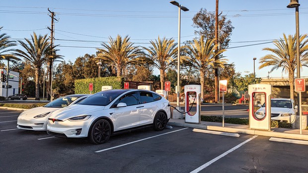 ワールドウオッチ ロサンゼルス テスラ車の充電料金５０倍超に 土方細秩子 週刊エコノミスト Online
