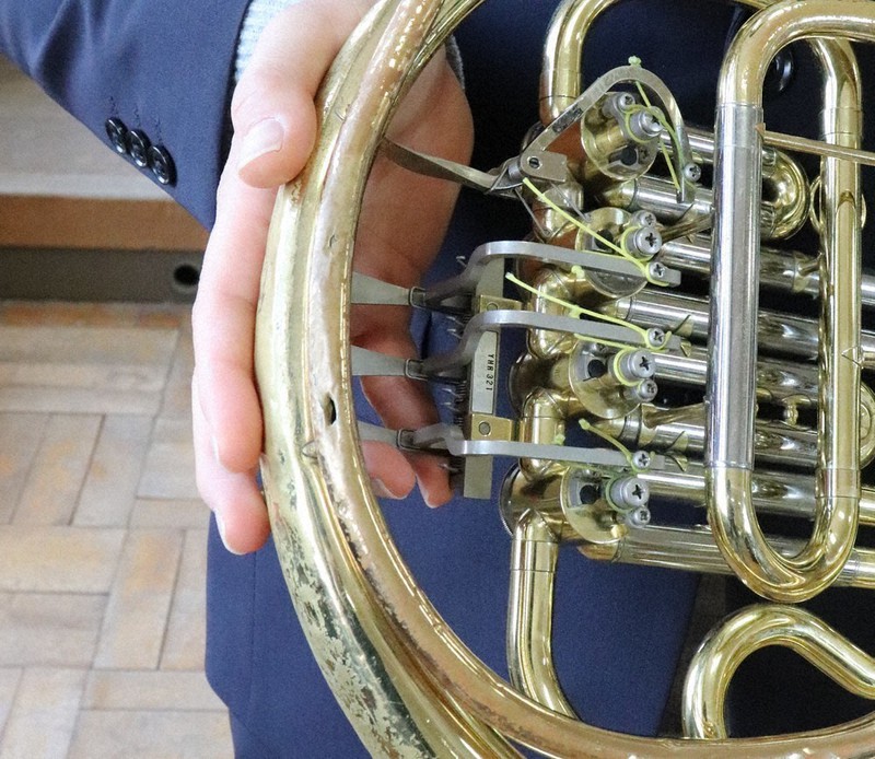 ふるさと納税で楽器寄付を 愛知 豊山町も導入 町立中で活用へ 毎日新聞