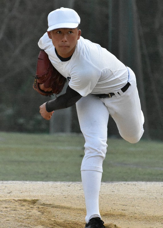 強く 前に 明徳義塾 選手紹介 １ 高知 毎日新聞