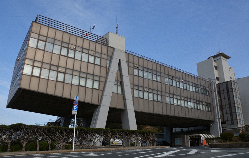 活用か解体か。江津市役所の現庁舎=江津市で2021年2月24日午後3時53分、萱原健一撮影