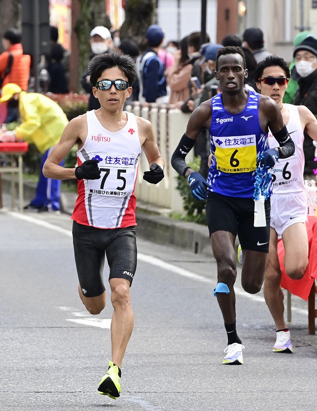 鈴木健吾が日本新記録で優勝 初の2時間4分台 びわ湖毎日マラソン [写真