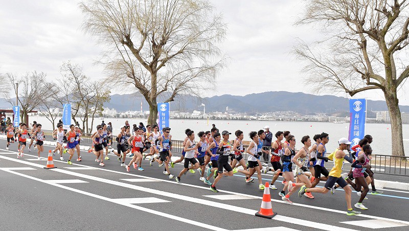 鈴木健吾が日本新記録で優勝 初の2時間4分台 びわ湖毎日マラソン [写真