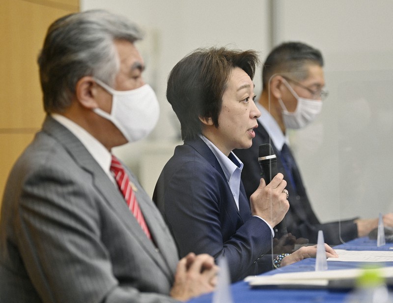 聖火リレーのメディア説明会であいさつする東京オリンピック・パラリンピック組織委員会の橋本聖子会長=東京都中央区で2021年2月25日午前10時3分(代表撮影)
