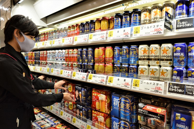 スーパーマーケットのビール類の売り場=千葉市内で2020年10月1日午前10時34分、中津川甫撮影