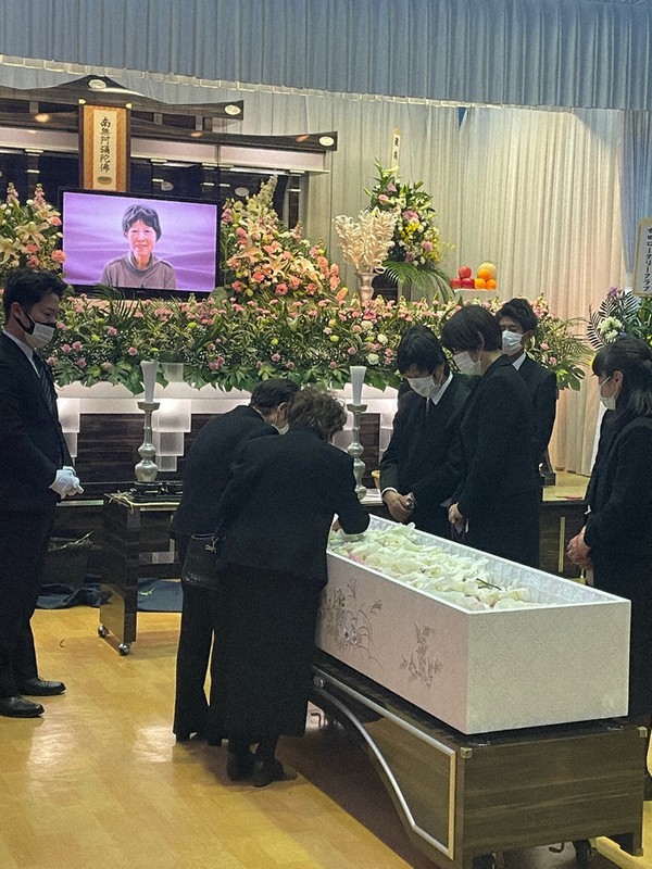 死をみつめて より良い生き方を 25 葬儀 告別式 コロナで非公開 死者への追慕 新たな形模索 和歌山 毎日新聞 死をみつめて より良い生き方を 25 葬儀 告別式 コロナで非公開 死者への追慕 新たな形模索 和歌山 毎日新聞