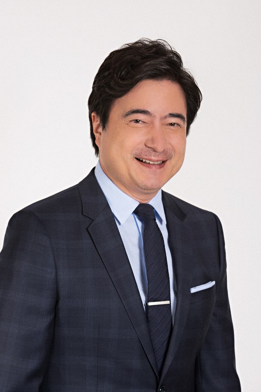 連続テレビ小説「ちむどんどん」の語りを担当するジョン・カビラさん=NHK提供