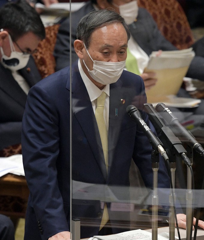 参院予算委員会で立憲民主党の森裕子氏の質問に答える菅義偉首相=国会内で2021年3月3日午前9時7分、竹内幹撮影