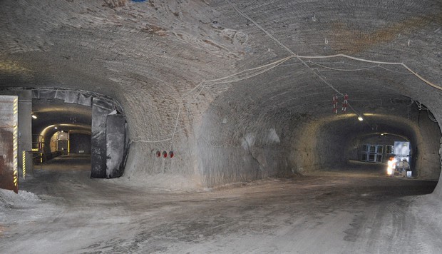 地下800メートルの「迷宮」で考えた 人類が制御できないもの | 世界