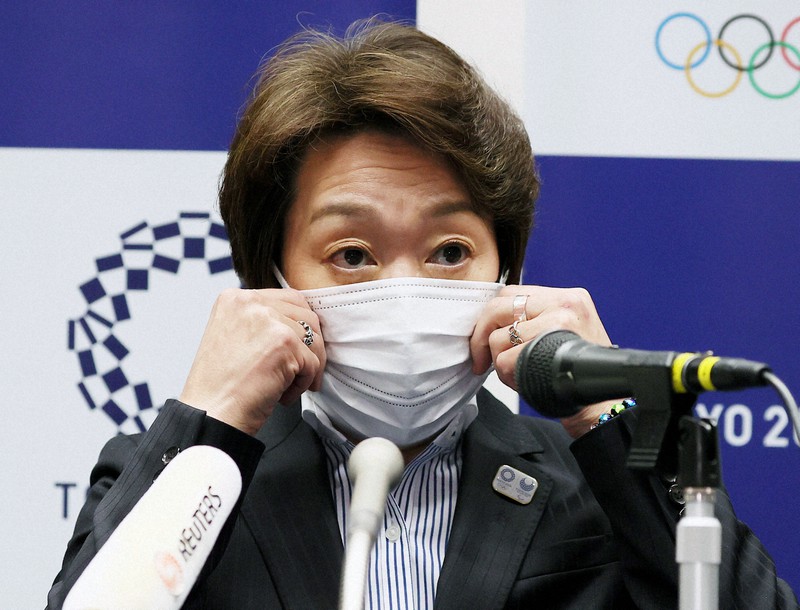定例会見に臨む東京五輪・パラリンピック組織委員会の橋本聖子会長=東京都中央区で2021年3月5日午後4時(代表撮影)