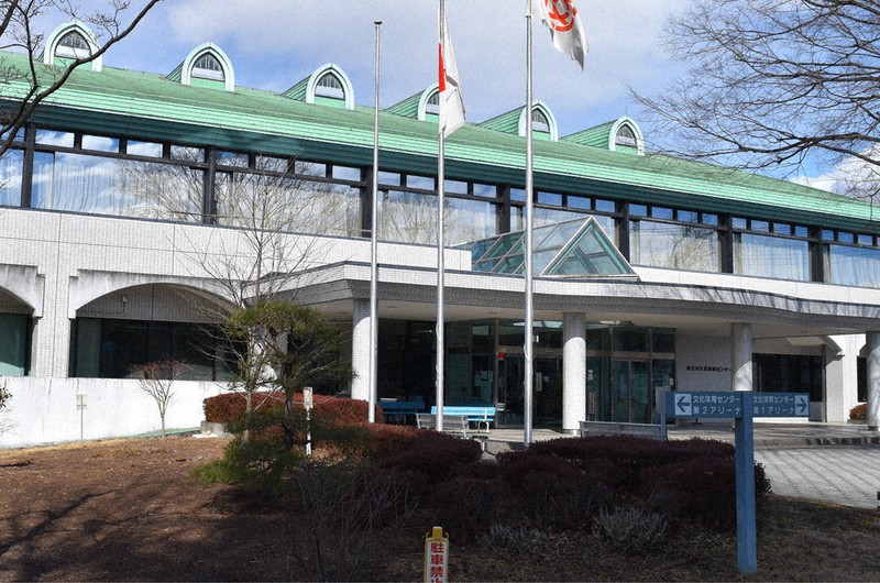 埼玉県秩父市の集団接種会場となる市文化体育センター=同市で2月