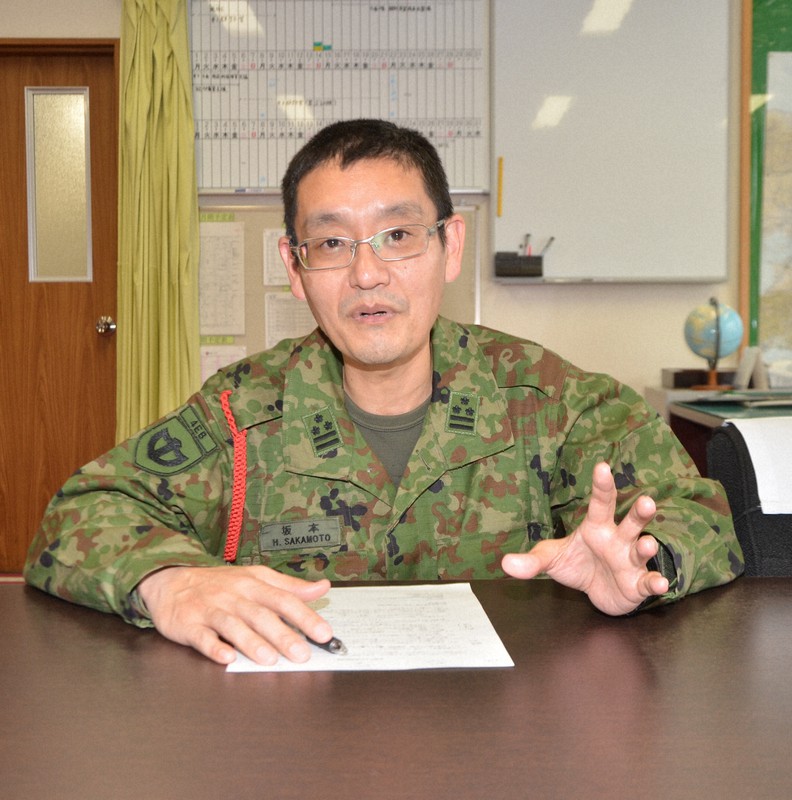 東日本大震災を振り返り「災害には『恐れず侮らず』の心構えが必要」と話す坂本晴俊1佐=宇治市広野町の陸上自衛隊大久保駐屯地で2021年3月5日午後2時22分、鈴木健太郎撮影