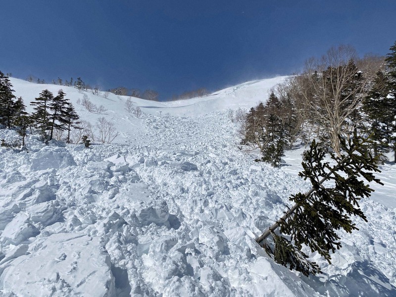 雪崩が起きた北アルプス・乗鞍岳の位ケ原付近の現場=長野県松本市安曇で2021年3月14日午後0時22分(登山者提供)