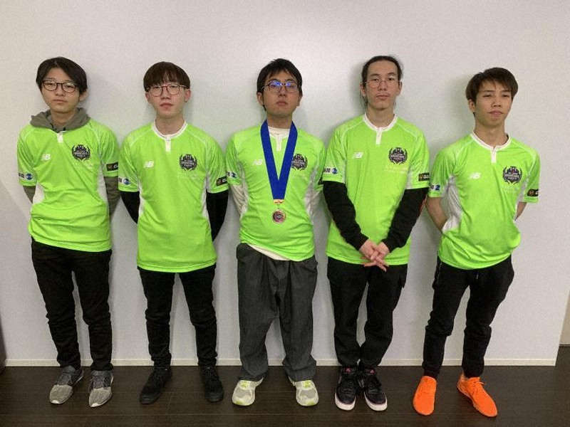 第3回全国高校eスポーツ選手権のリーグ・オブ・レジェンド部門で準優勝したアートカレッジ神戸のメンバー=全国高校eスポーツ選手権提供
