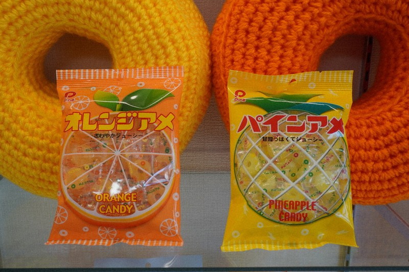 ゆらゆら感抜群！当時物のパイン製菓[パインアメ]の駄菓子瓶◇昭和レトロ◇古道具 人気沸騰】 ゆらゆら感抜群！当時物のパイン製菓[パインアメ]の