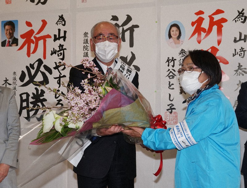 武蔵村山市長選 山崎氏 無投票で初当選 精進し市政進めたい 東京 毎日新聞