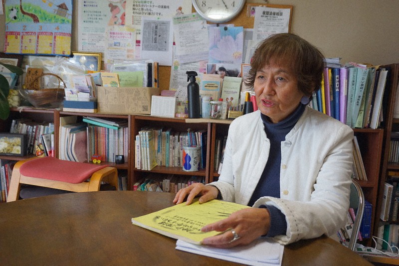 性的DV被害について語る「女性と子ども支援センター ウィメンズネット・こうべ」の正井礼子代表理事=神戸市内で、反橋希美撮影
