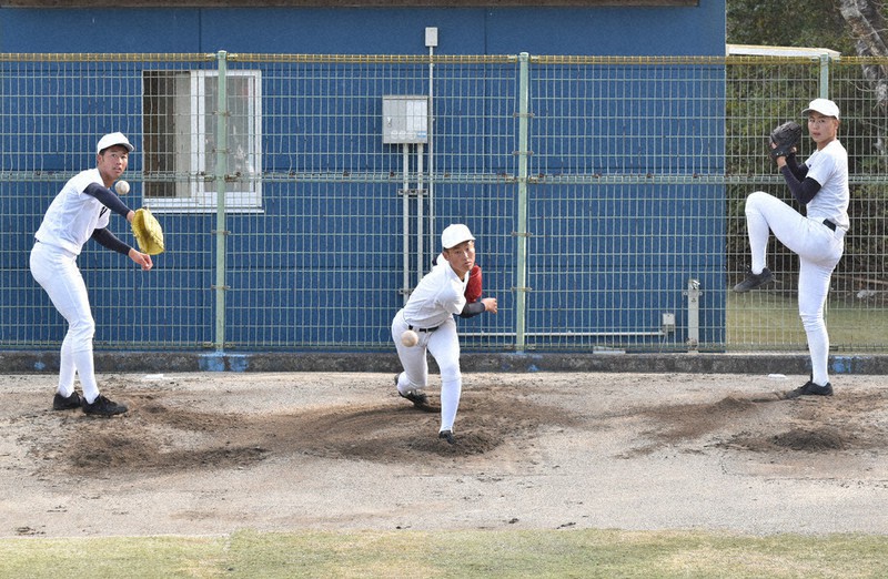 投球練習をする(左から)代木大和投手、矢野勢也投手、畑中仁太投手=高知県須崎市で、北村栞撮影