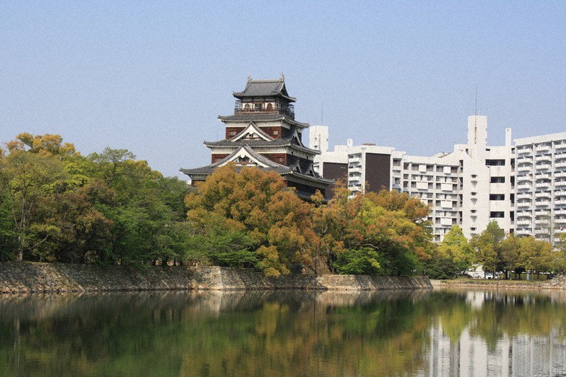 戦後に再建された広島城天守閣=広島市中区で、宇城昇撮影