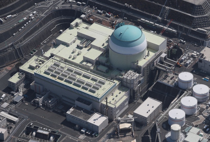 四国電力伊方原発3号機=愛媛県伊方町で2021年3月10日、本社ヘリから小出洋平撮影