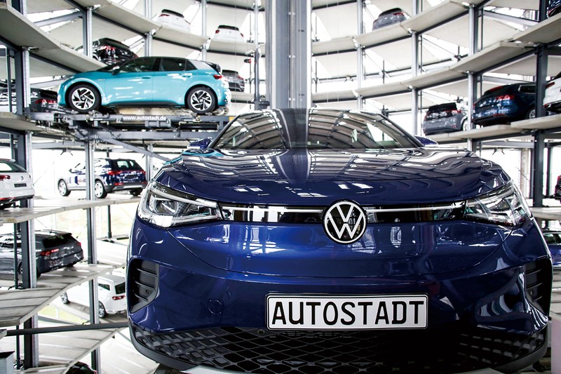 自動車業界は中国向け輸出の回復に期待するが…… (Bloomberg)