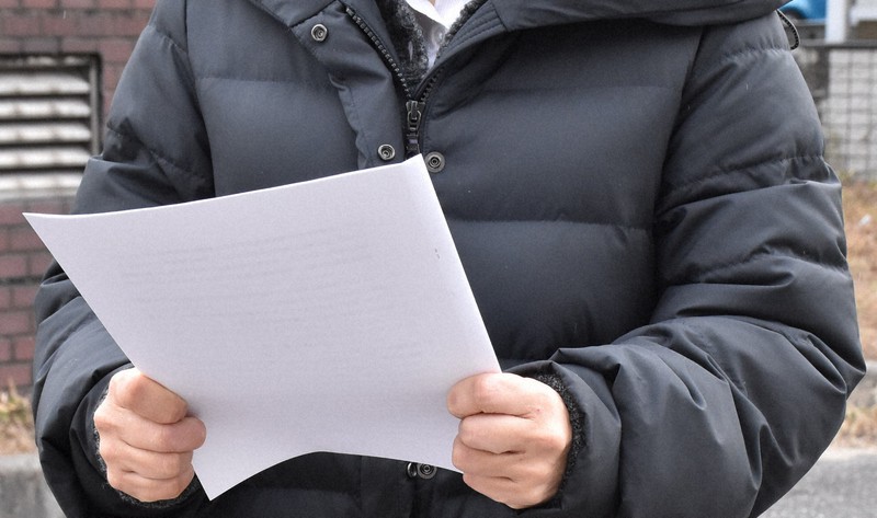 父からの性被害について語る女性=広島市中区で2021年1月18日午後1時20分、手呂内朱梨撮影