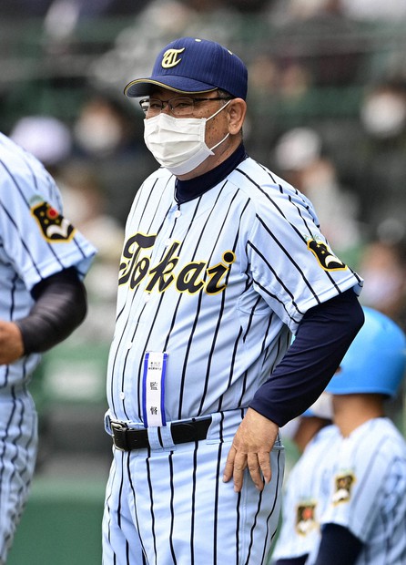 かつて率いた母校に敗戦 東海大甲府・村中監督 選抜高校野球 | 毎日新聞